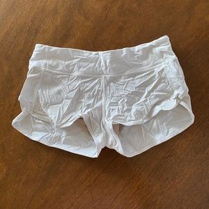 White Lululemon Speed Up 2.5" Shorts - white (size 6)